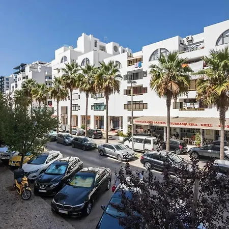 Apartamento Charming In 50 M² Terrace Quarteira